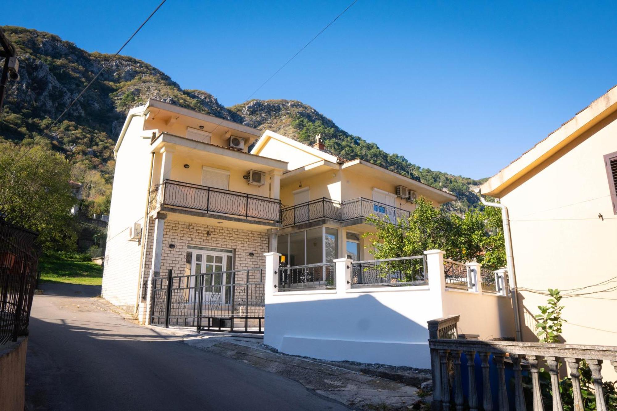 Apartamento Bugi Kotor Exterior foto